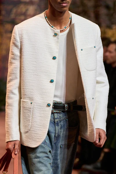 Look 18